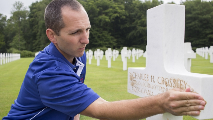 Sanding The Grave, Ardennes Cemetery